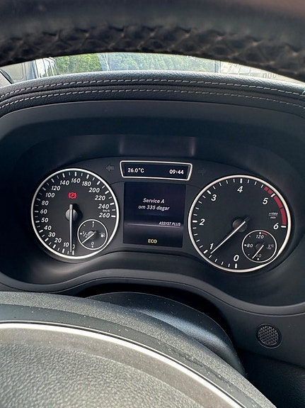Mercedes-Benz B180 14 of 14