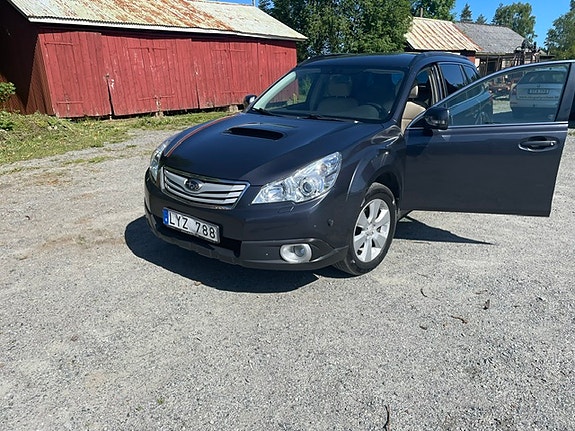 Subaru Outback 2 of 5