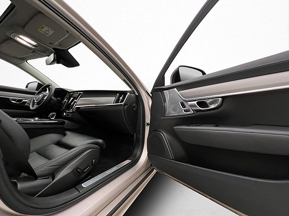 Volvo S90 17 of 30
