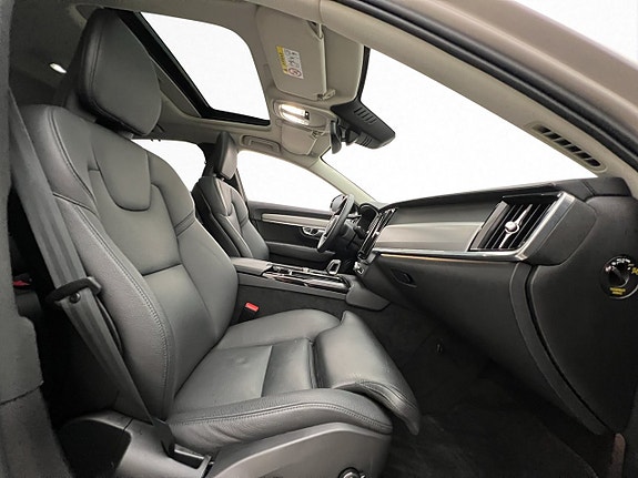 Volvo S90 16 of 30