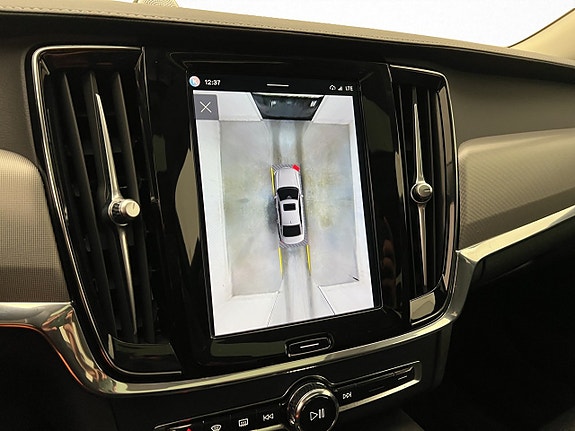 Volvo S90 27 of 30