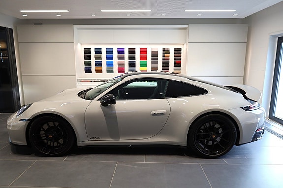 Porsche 911 Carrera GTS 12 of 30