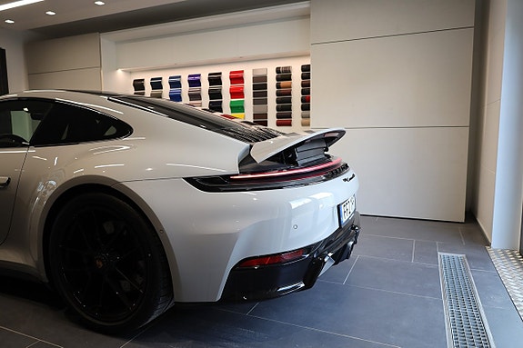 Porsche 911 Carrera GTS 13 of 30