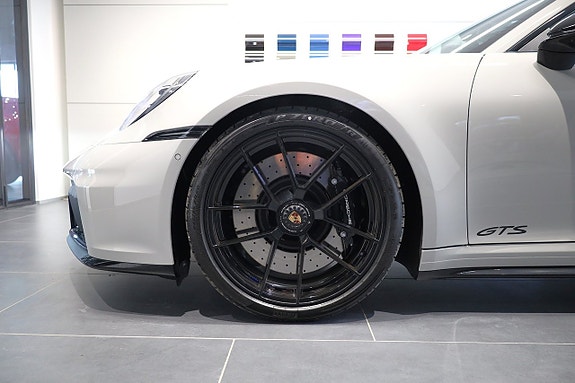 Porsche 911 Carrera GTS 6 of 30