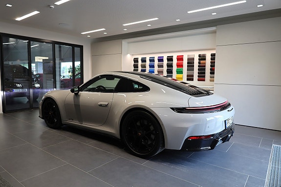 Porsche 911 Carrera GTS 7 of 30
