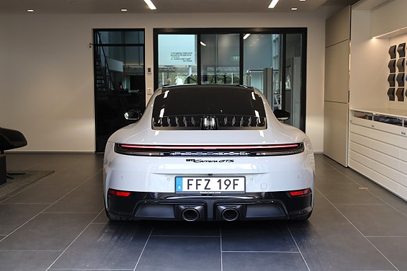 Porsche 911 Carrera GTS 11 of 30