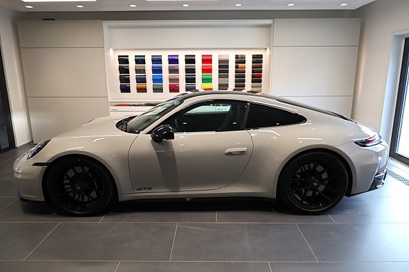 Porsche 911 Carrera GTS 5 of 5