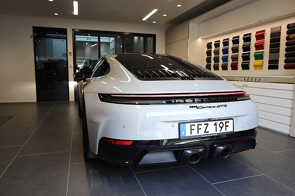 Porsche 911 Carrera GTS 8 of 30
