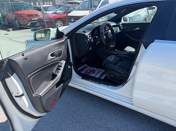 Mercedes-Benz CLA200 19 of 27