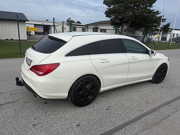 Mercedes-Benz CLA200 2 of 24