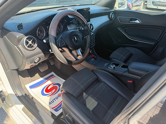 Mercedes-Benz CLA200 13 of 27