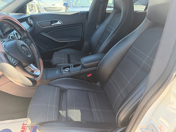 Mercedes-Benz CLA200 14 of 27