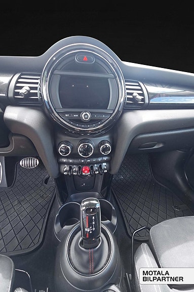 MINI Cooper S 17 of 22