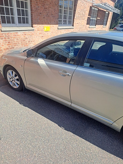 Toyota Avensis 9 of 14
