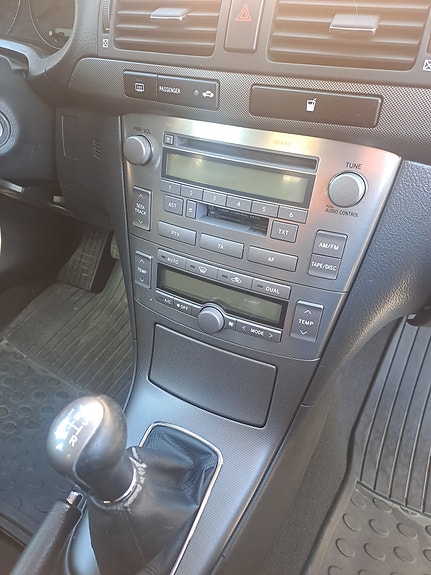 Toyota Avensis 2 of 5
