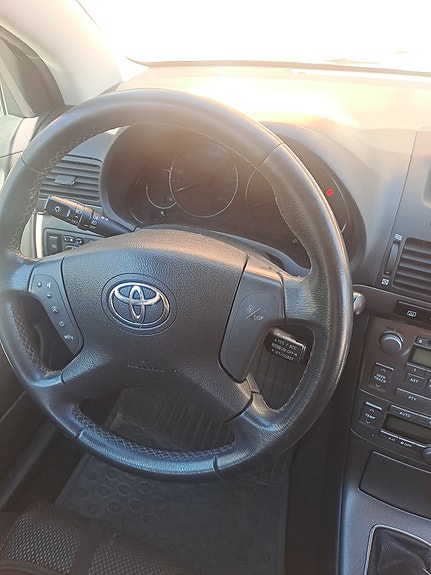 Toyota Avensis 4 of 5