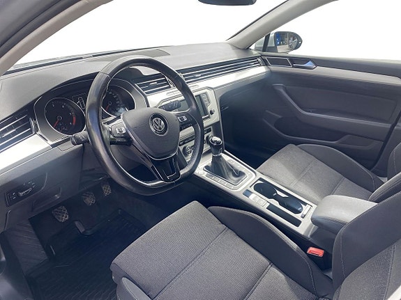 Volkswagen Passat 6 of 12
