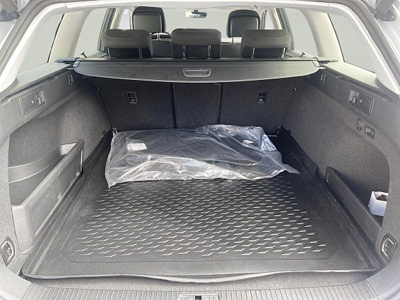 Volkswagen Passat 10 of 12