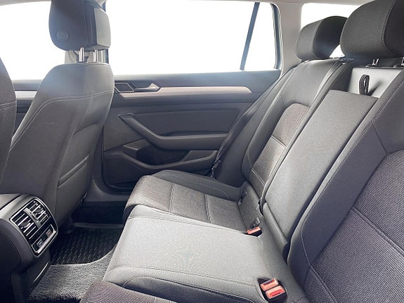 Volkswagen Passat 7 of 12