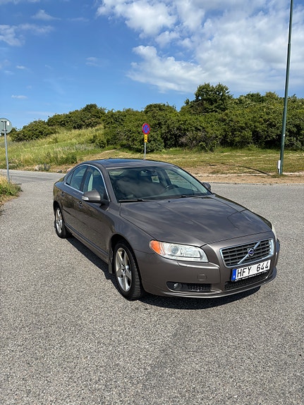 Volvo S80 3 of 4