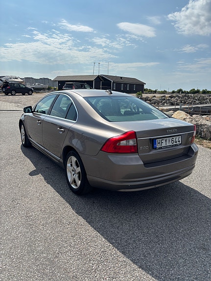 Volvo S80 2 of 4