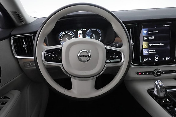 Volvo S90 16 of 30