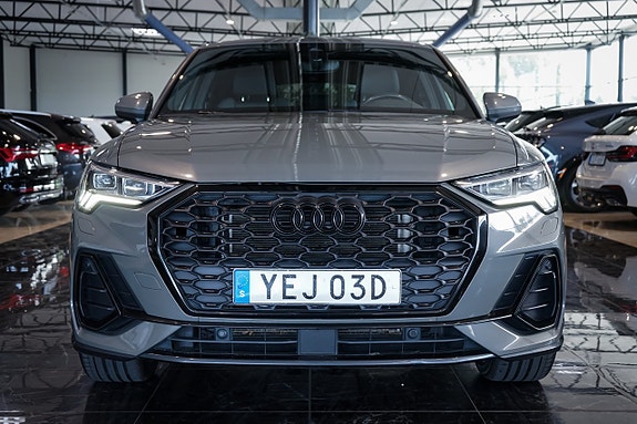 Audi Q3 3 of 5