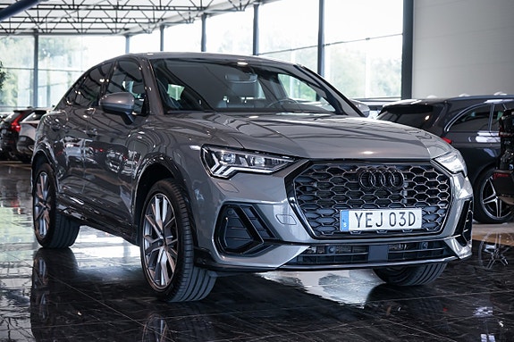 Audi Q3 2 of 5