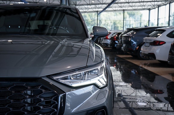 Audi Q3 4 of 5