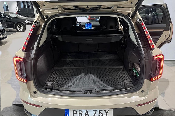 Volvo EX90 9 of 22