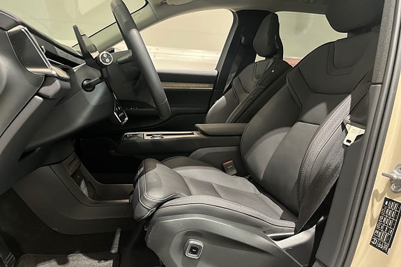 Volvo EX90 18 of 22
