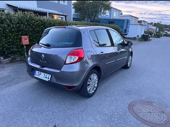 Renault Clio 2 of 4
