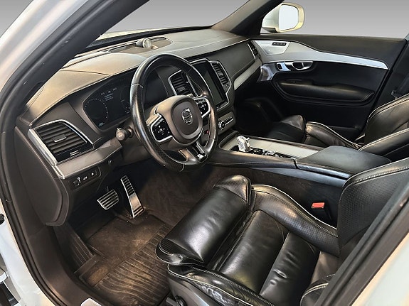 Volvo XC90 10 of 20