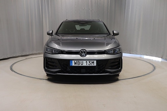 Volkswagen Passat 2 of 5