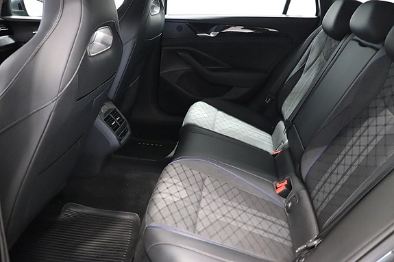 Volkswagen Passat 8 of 11