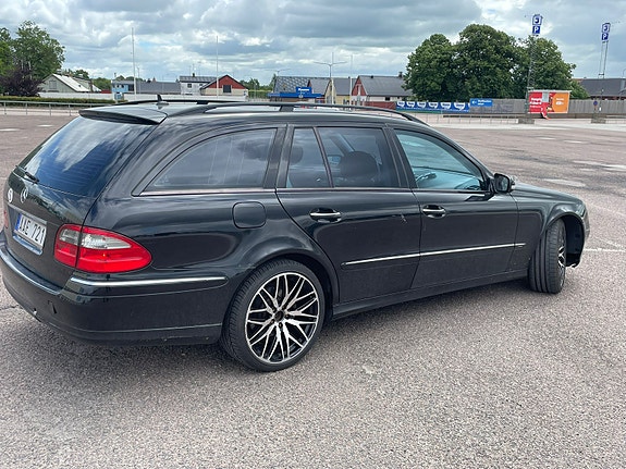 Mercedes-Benz E200 2 of 5
