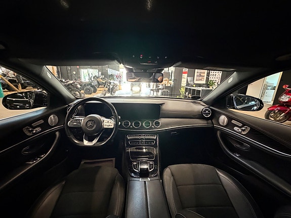 Mercedes-Benz E300 de 9 of 13