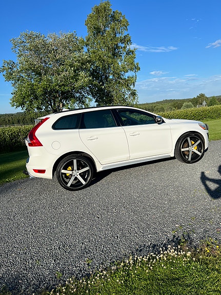 Volvo XC60 3 of 11