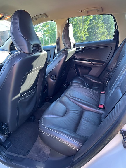 Volvo XC60 7 of 11