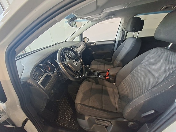 Volkswagen Touran 5 of 5