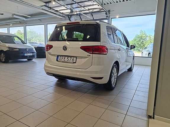 Volkswagen Touran 4 of 5