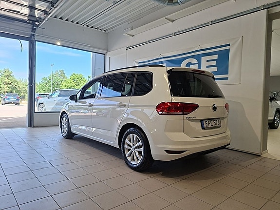 Volkswagen Touran 3 of 5