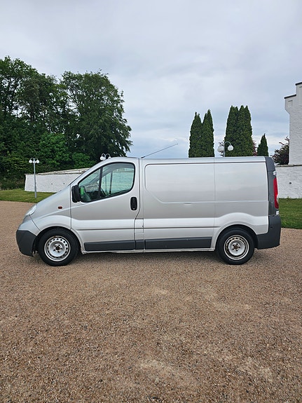 Opel Vivaro 2 of 5