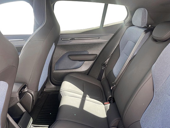 Volvo EX30 7 of 11