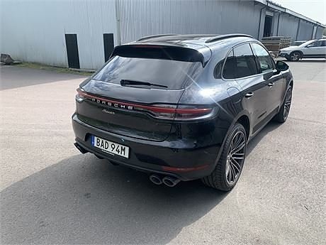 Porsche Macan 3 of 5