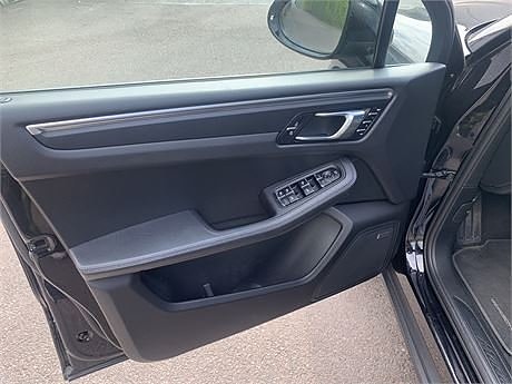 Porsche Macan 9 of 10