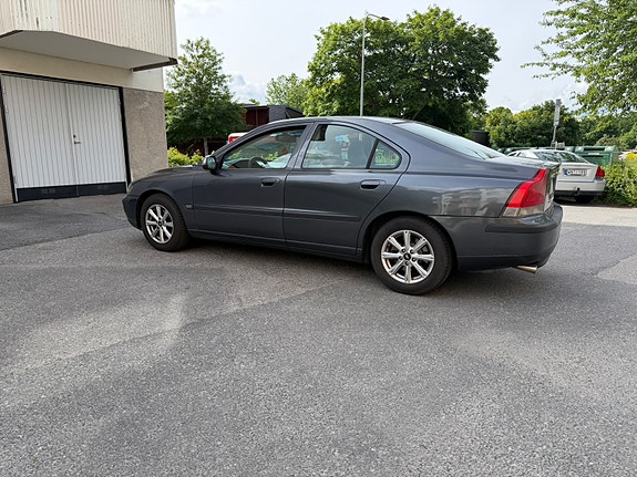 Volvo S60 3 of 5
