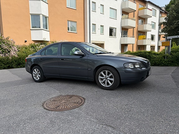 Volvo S60 2 of 5
