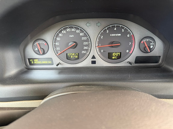 Volvo S60 4 of 5