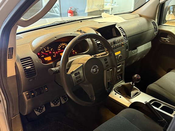 Nissan D40 Navara double cab 10 of 13